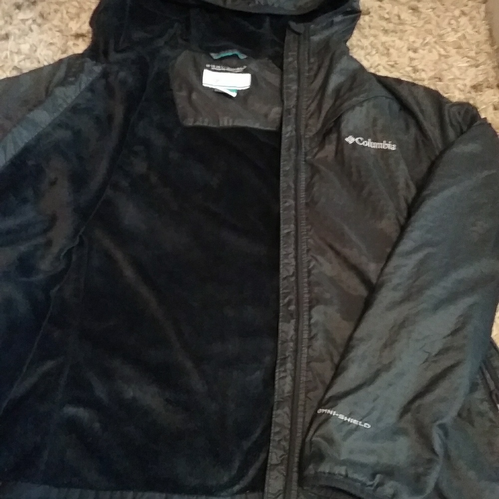 Women's Columbia omni-shield jacket.